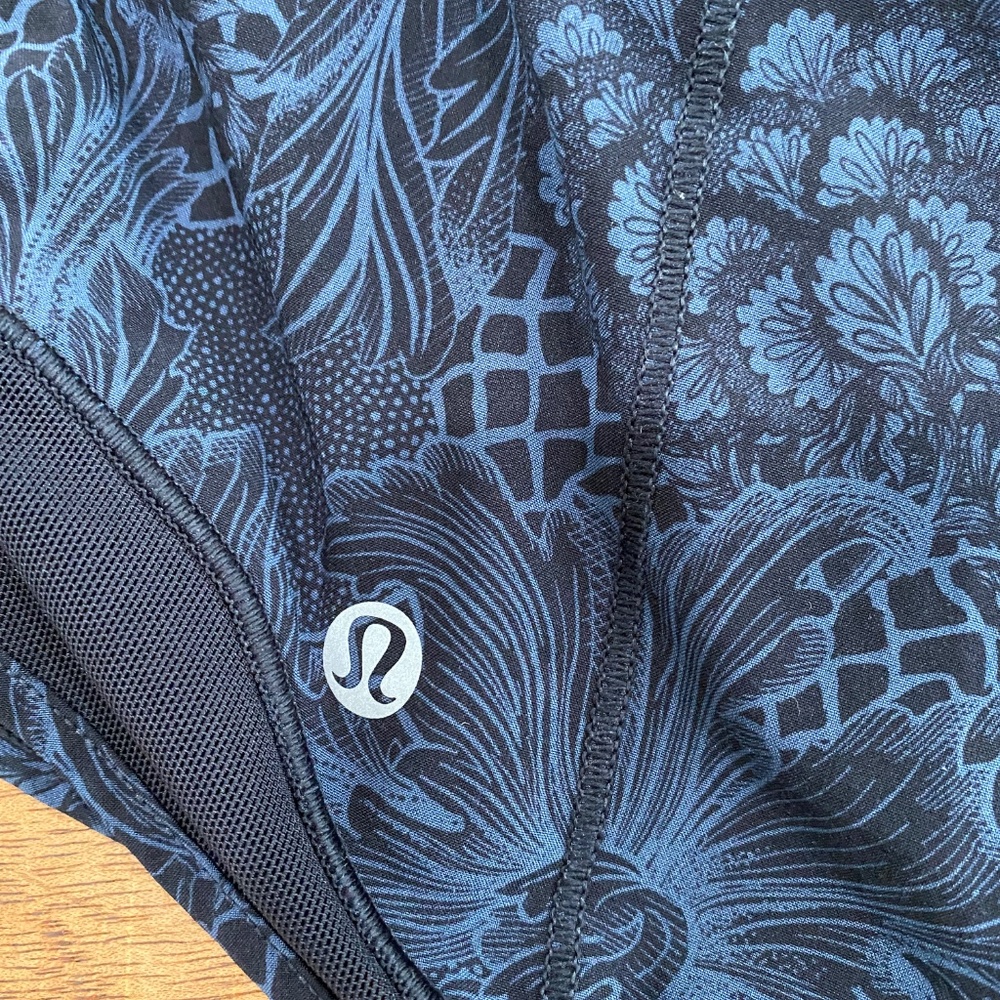 Lululemon Hotty Hot Short II 2.5" Nouveau Mach Blue Black / Black - Picture 7 of 8